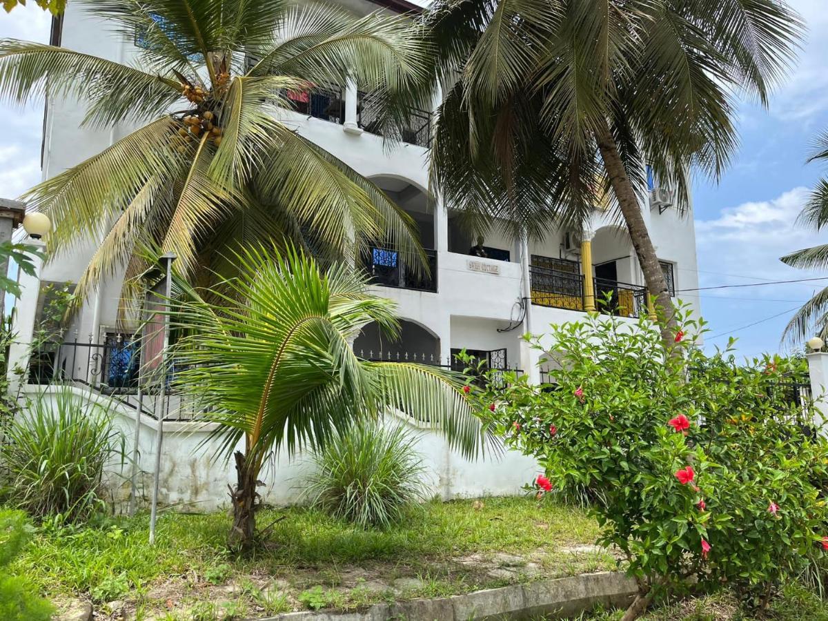 Swiss Cottage Kribi Luaran gambar
