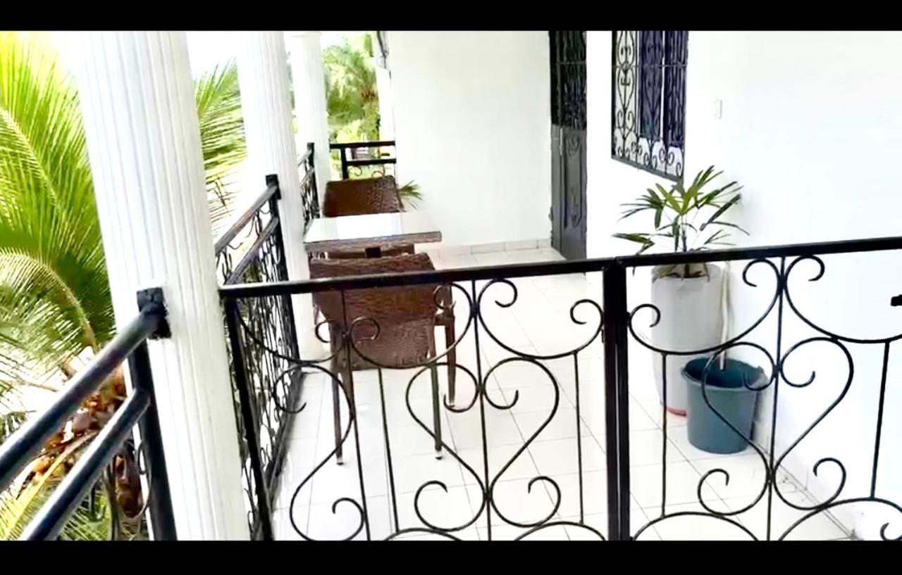 Swiss Cottage Kribi Luaran gambar