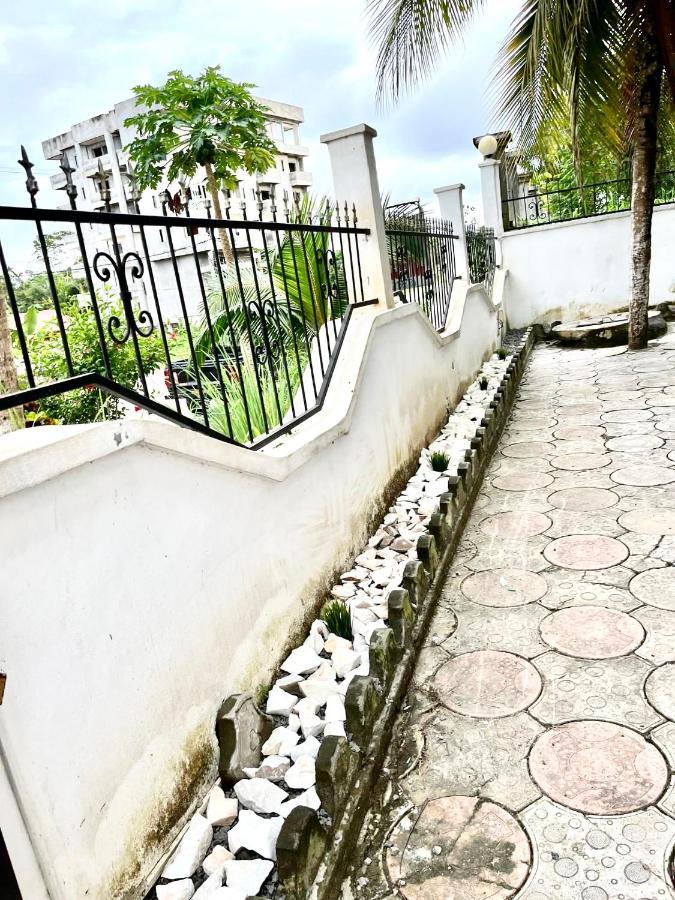 Swiss Cottage Kribi Luaran gambar